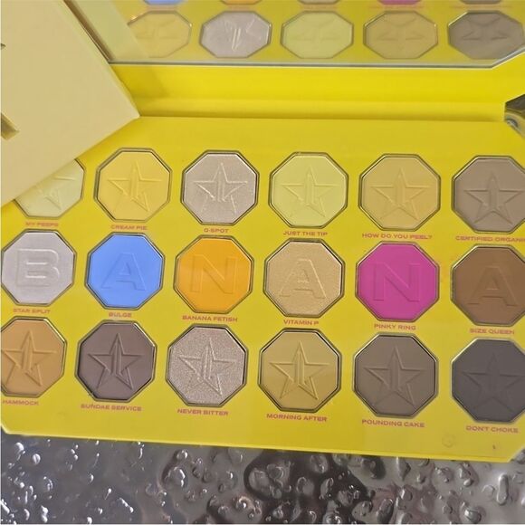 JEFFREE STAR COSMETICS Banana Fetish Artistry Palette Limited Edition NIB - Picture 2 of 6